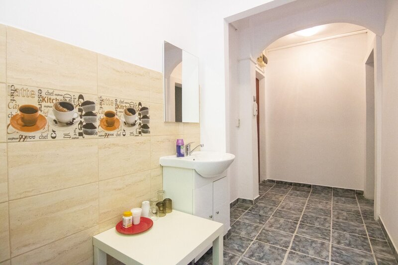 Drumul Taberei, Bucla, spatiu de birouri, doar firme, 4 camere, mutare de la 1 iulie.