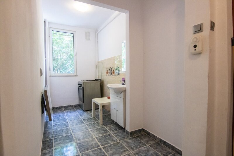 Drumul Taberei, Bucla, spatiu de birouri, doar firme, 4 camere, mutare de la 1 iulie.